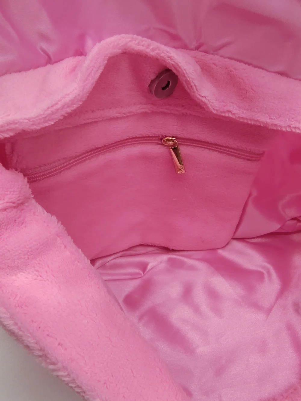 CHANEL Pink Beauté Précision Plush Bag Makeup Gift Collectible NIP GWP/VIP